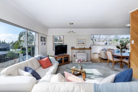 Photo of property in 17 Tanglewood Place, Cockle Bay, Auckland, 2014