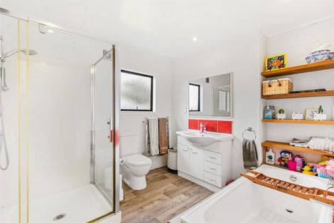 Photo of property in 4 Midgley Road, West Harbour, Auckland, 0618