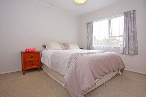 Photo of property in 2/20 Challen Close, Conifer Grove, Takanini, 2112