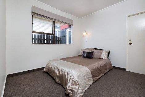 Photo of property in 38 Gilbert Street, New Plymouth, 4310