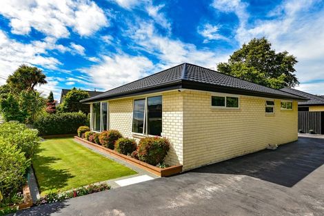 Photo of property in 1/220 Avonhead Road, Avonhead, Christchurch, 8042