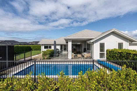 Photo of property in 32 Mike Smith Drive, Cambridge, 3434