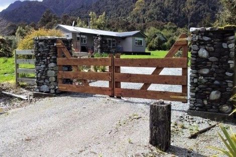 Photo of property in 2147 Lake Brunner Road, Inchbonnie, Kumara, 7875