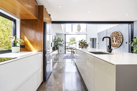 Photo of property in 4 Barriball Street, Fitzroy, New Plymouth, 4312