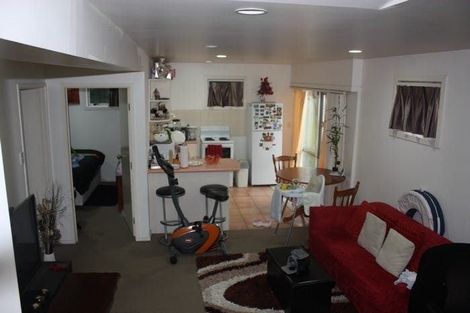 Photo of property in 188 Sunnynook Road, Totara Vale, Auckland, 0627