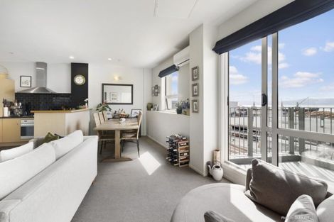 Photo of property in Stadium Garden Flats, 411/107 Thorndon Quay, Pipitea, Wellington, 6011