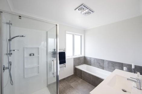 Photo of property in 15 Pitoitoi Drive, Riverhead, 0820