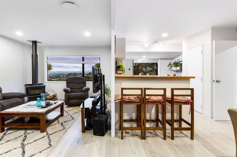 Photo of property in 22 Darcy Place, Massey, Auckland, 0614