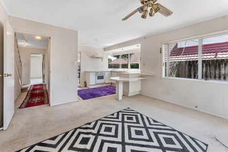 Photo of property in 2/4 Crescent Hills Court, Northpark, Auckland, 2013