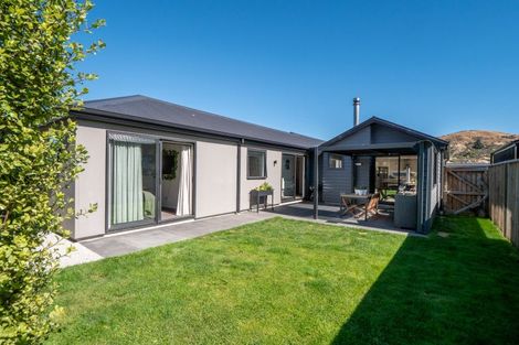 Photo of property in 11 Howden Drive, Jacks Point, 9371