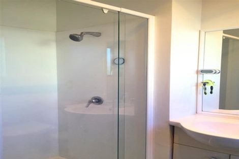 Photo of property in 4 Baltic Place, Goodwood Heights, Auckland, 2105