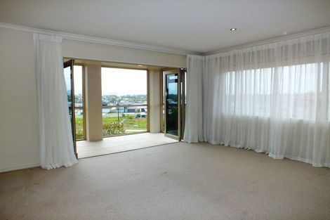 Photo of property in 6/126 Whangaparaoa Road, Red Beach, 0932