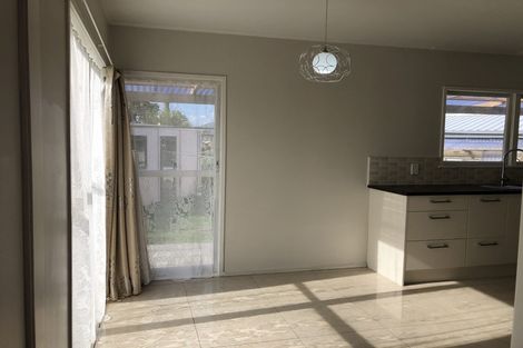 Photo of property in 17 Ascot Avenue, Henderson, Auckland, 0610