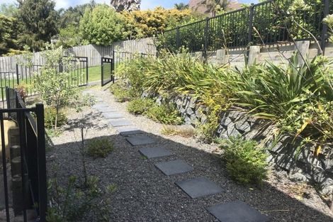 Photo of property in 32 Ngahere Views, Orewa, 0931