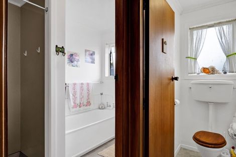 Photo of property in 16 Karaka Street, Inglewood, 4330