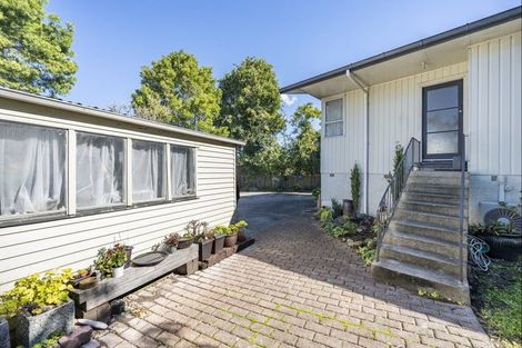 Photo of property in 13 Helleur Road, Massey, Auckland, 0614