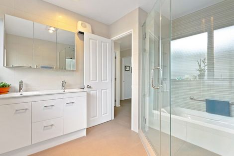 Photo of property in 9 Mohill Place, East Tamaki Heights, Auckland, 2016