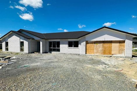 Photo of property in 16 Kilmacrennan Drive, Rosehill, Papakura, 2113