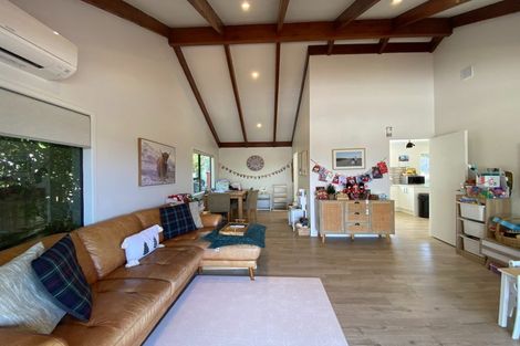 Photo of property in 4 Waiora Road, Stanmore Bay, Whangaparaoa, 0932