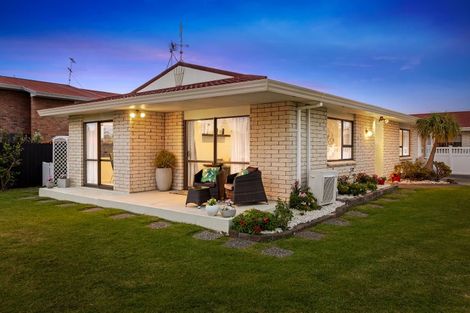 Photo of property in 1/20 Pine Road, Orewa, 0931