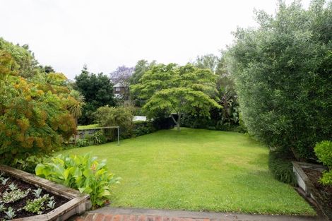 Photo of property in 5 Selwyn Road, Hospital Hill, Napier, 4110