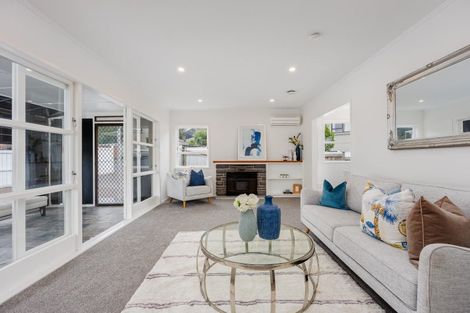 Photo of property in 21 Compton Street, Hillcrest, Auckland, 0627