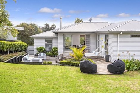 Photo of property in 21 Montgomery Crescent, Cockle Bay, Auckland, 2014