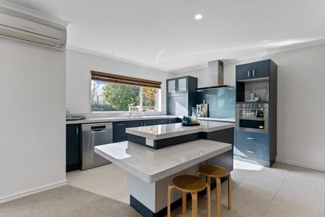 Photo of property in 6 Daniel Place, Kelvin Grove, Palmerston North, 4414