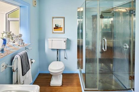 Photo of property in 9 Glendavar Street, Berhampore, Wellington, 6023