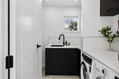 Photo of property in 6 Blacks Road, Greenhithe, Auckland, 0632