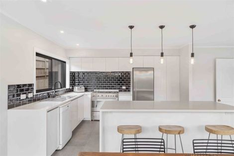 Photo of property in 595/93 Beach Road, Castor Bay, Auckland, 0620