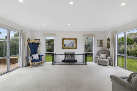 Photo of property in 60 Whites Line West, Woburn, Lower Hutt, 5010