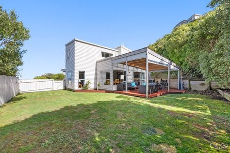 Photo of property in 18 Arahiwi Grove, Tirohanga, Lower Hutt, 5010