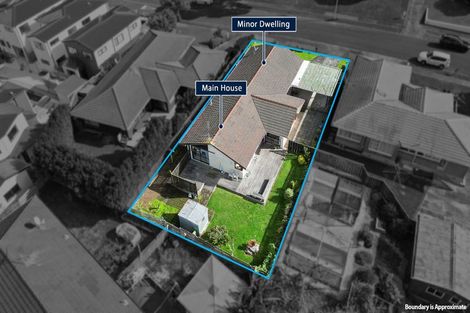 Photo of property in 32 Borrowdace Avenue, Botany Downs, Auckland, 2010