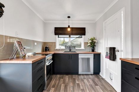Photo of property in 98 Brecon Road, Stratford, 4332