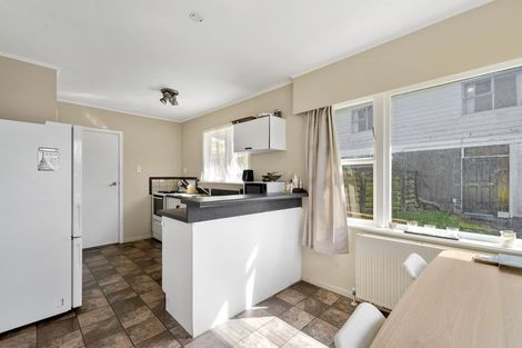 Photo of property in 7 Gloaming Hill, Titahi Bay, Porirua, 5022