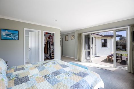 Photo of property in 12 Montrose Place, Highlands Park, New Plymouth, 4312