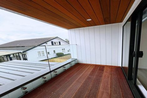 Photo of property in 12e Elcoat Avenue, Te Atatu South, Auckland, 0610