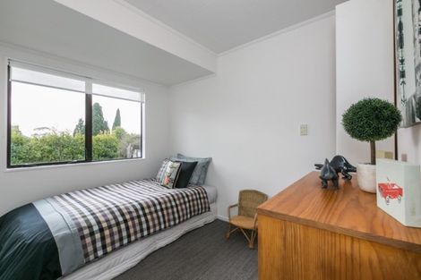 Photo of property in 10 Busby Hill, Havelock North, 4130