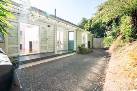 Photo of property in 104 Curtis Street, Northland, Wellington, 6012