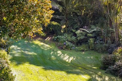 Photo of property in 1135 Scenic Drive North, Swanson, Auckland, 0816