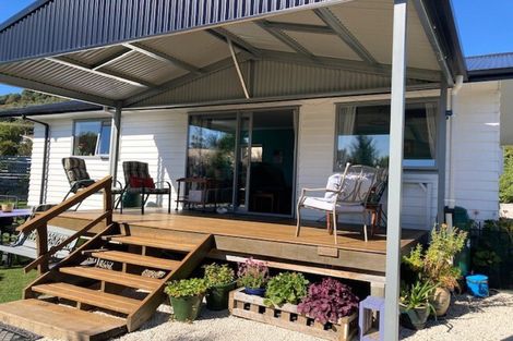 Photo of property in 33 Wairau Road, Picton, 7220