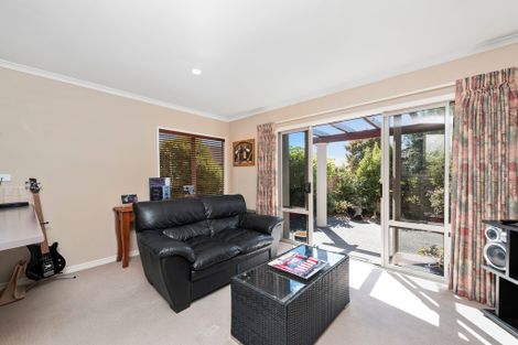 Photo of property in 18 Araroa Place, Papamoa Beach, Papamoa, 3118