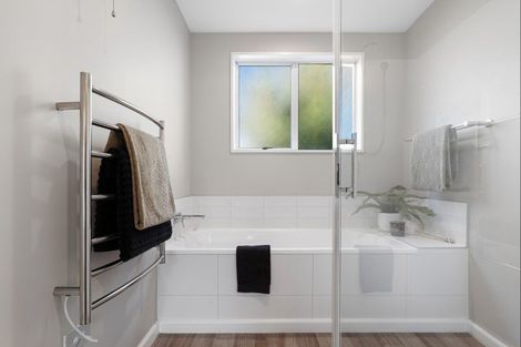 Photo of property in 100 Memorial Avenue, Ilam, Christchurch, 8053