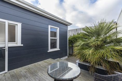 Photo of property in 210 Courtenay Street, New Plymouth, 4312