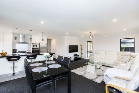 Photo of property in 10 Passchendaele Grove, Trentham, Upper Hutt, 5018