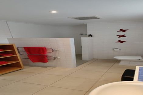 Photo of property in 1/598 Beach Road, Rothesay Bay, Auckland, 0630