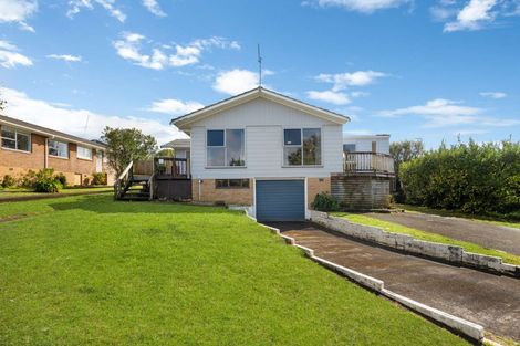 Photo of property in 9 Cockayne Crescent, Sunnynook, Auckland, 0620