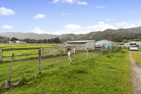Photo of property in 104 Upper Fitzherbert Road, Wainuiomata, 5373