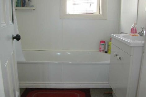 Photo of property in 122 Hargest Crescent, Saint Clair, Dunedin, 9012